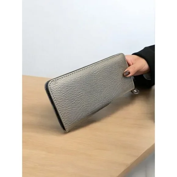 Riveted Skull Bound Oversized Fashion Wallets - Picture 5 of 12